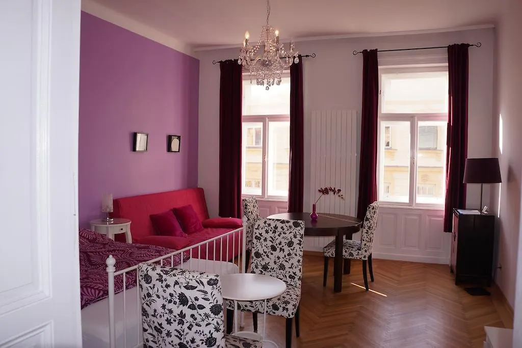 Vienna Holiday Flats - Landstrasse Apartment