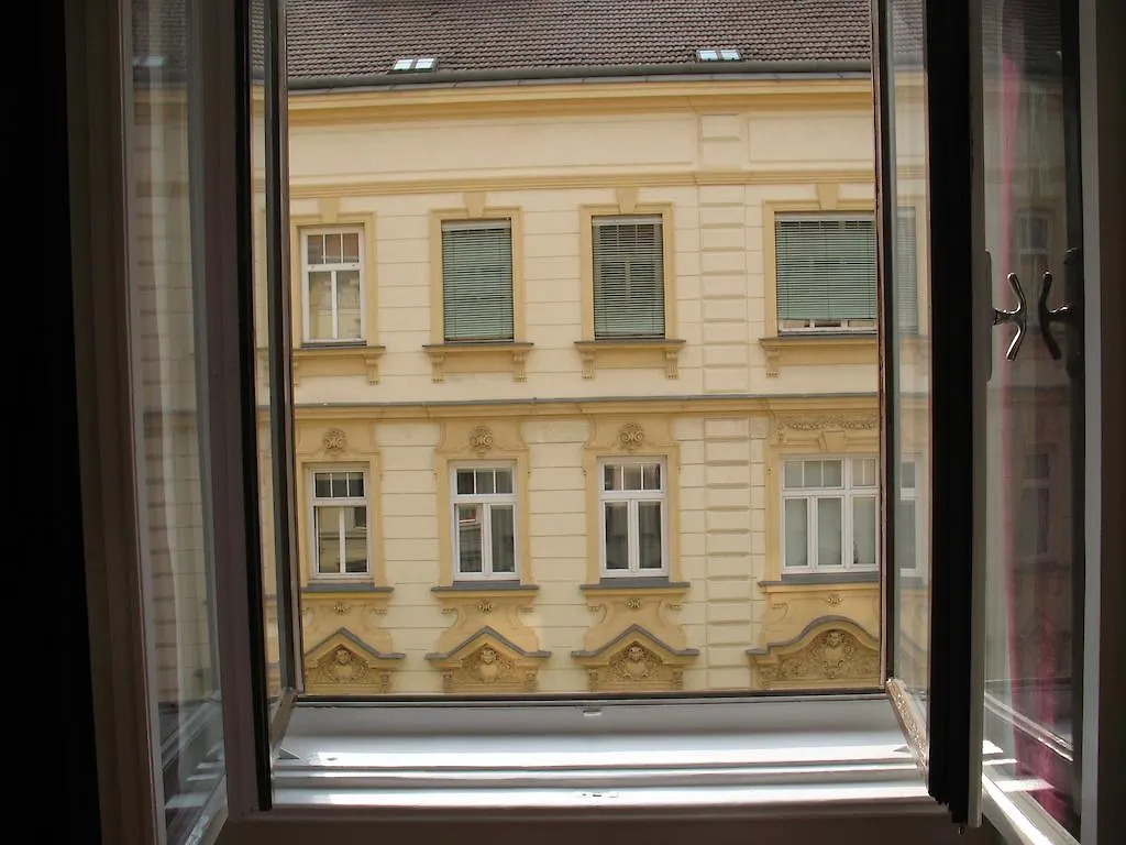 Vienna Holiday Flats - Landstrasse Apartment